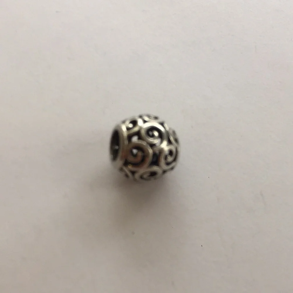 Pandora Openwork Swirl Charm - 790896 - Picture 3 of 6